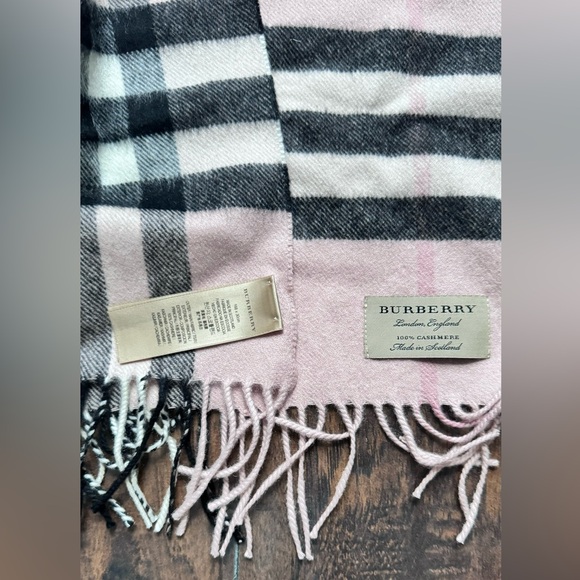 Burberry Pink Giant Check Cashmere Scarf - Picture 1 of 6